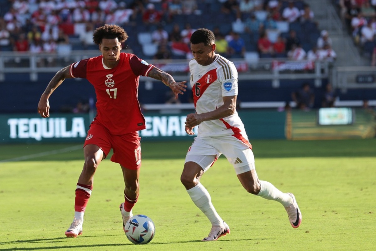 Inter forward Tajon Buchanan (L) and Peru defender Marcos Lopez (R) battle for the ball during the second half of the CONMEBOL Copa America 2024 group A match between Peru and Canada, in Kansas City, Kansas, USA, 25 June 2024. EPA-EFE/WILLIAM PURNELL