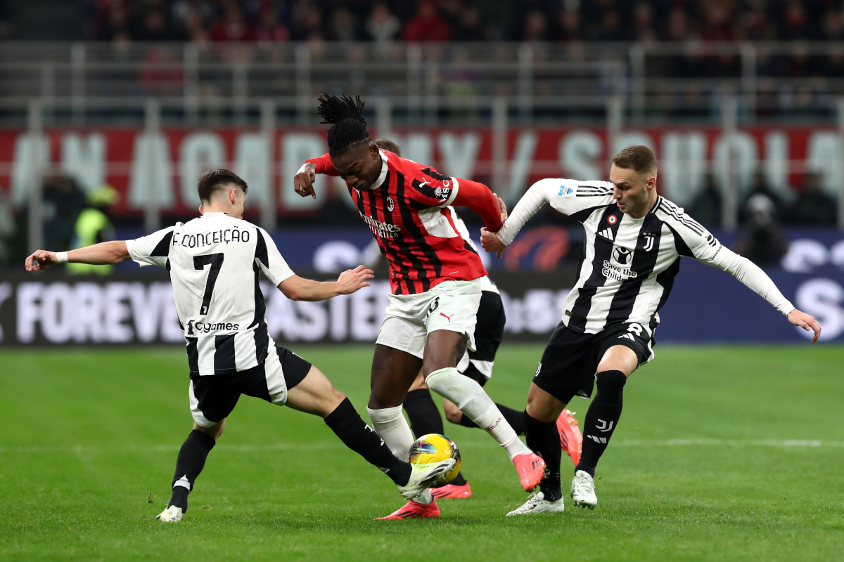 MILAN, ITALY - NOVEMBER 23: Rafael Leao of AC Milan is challenged by Francisco Conceicao and Teun Koopmeiners of Juventus during the Serie A match between AC Milan and Juventus at Stadio Giuseppe Meazza on November 23, 2024 in Milan, Italy. (Photo by Marco Luzzani/Getty Images)