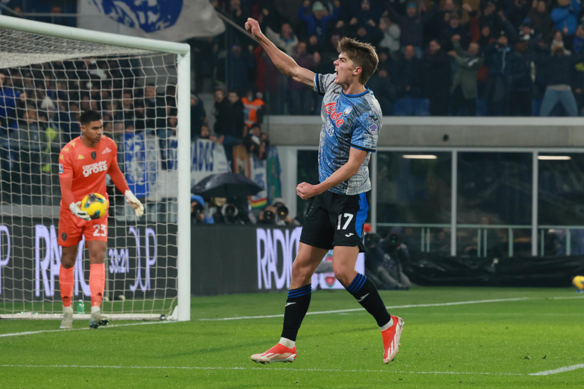 epa11790331 Atalanta's Charles De Ketelaere celebrates after scoring the 1-1 goal during the Italian Serie A soccer match Atalanta BC vs Empoli FC, in Bergamo, Italy, 22 December 2024. EPA-EFE/MICHELE MARAVIGLIA