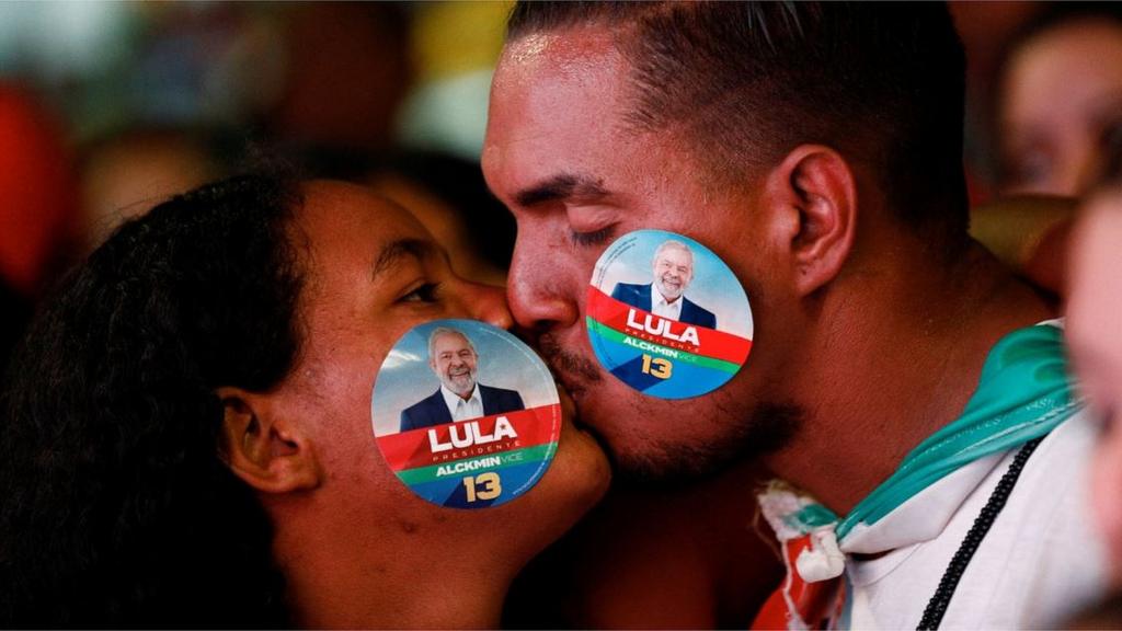 Lula supporters celebrate, 30 Oct 22