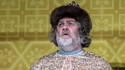 Bryn Terfel yn portreadu Boris Godunov o'r opera gan Modest Petrovich Mussorgsky