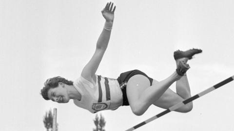 Thelma Hopkins in action when winning the European title in Bern in 1954