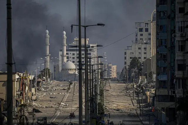 A general view of debris at a deserted street following Israeli air strikes in Gaza City, 02 November 2023