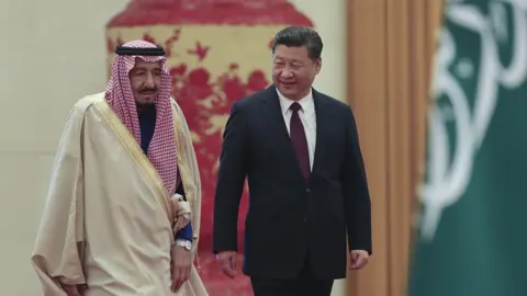 Getty Images Saudi Arabia's King Salman bin Abdulaziz (L) pictured with Chinese President Xi Jinping (R) in Beijing