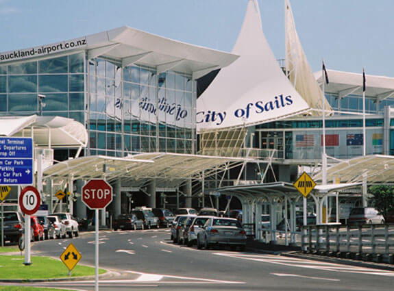 pickup and dropoff area outside the auckland airport