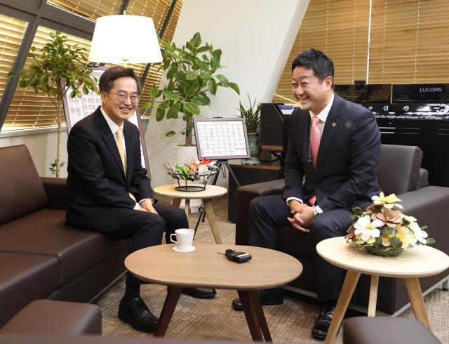 김동연, 김진경 경기도의회 의장 만나 경기도 새해예산안의 조속한 처리 요청'