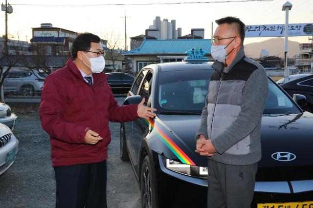 경주시, 내달부터 어르신 무료택시 대폭 확대…충전 금액‧결제 한도 상향