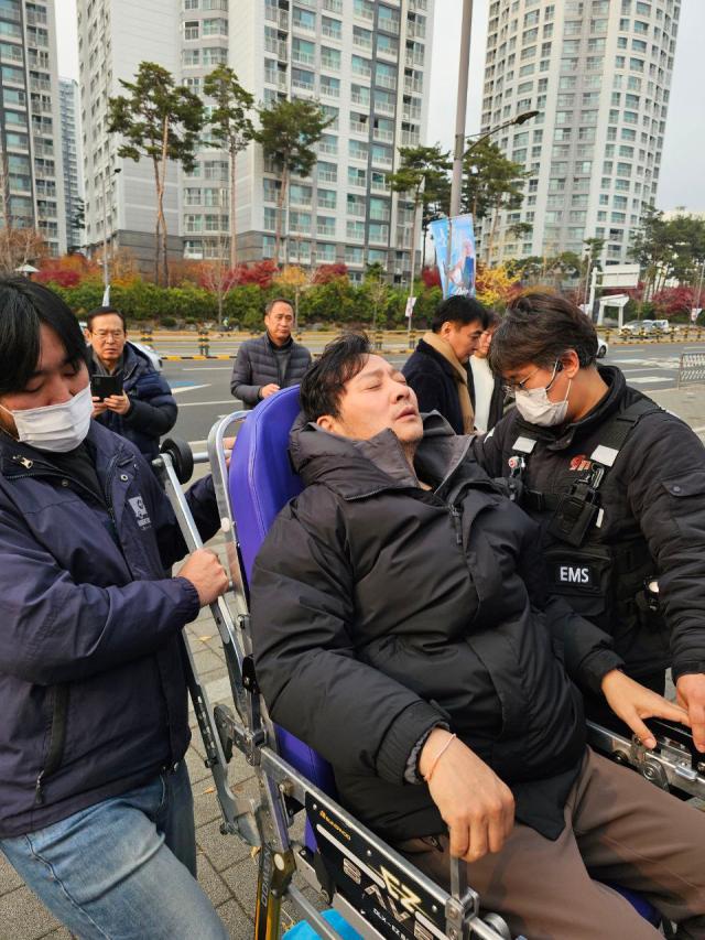 2일 단식 11일째인 박창범 전 우슈협회장이 병원으로 이송 되고 있다 사진박창범 전 우슈협회장