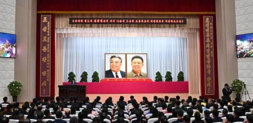 Kim Jong-un visits mausoleum on fathers death anniversary