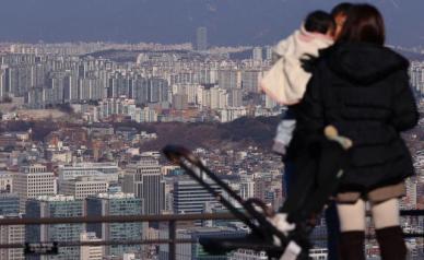 전국 아파트값 8주 연속 하락... 서울은 보합세