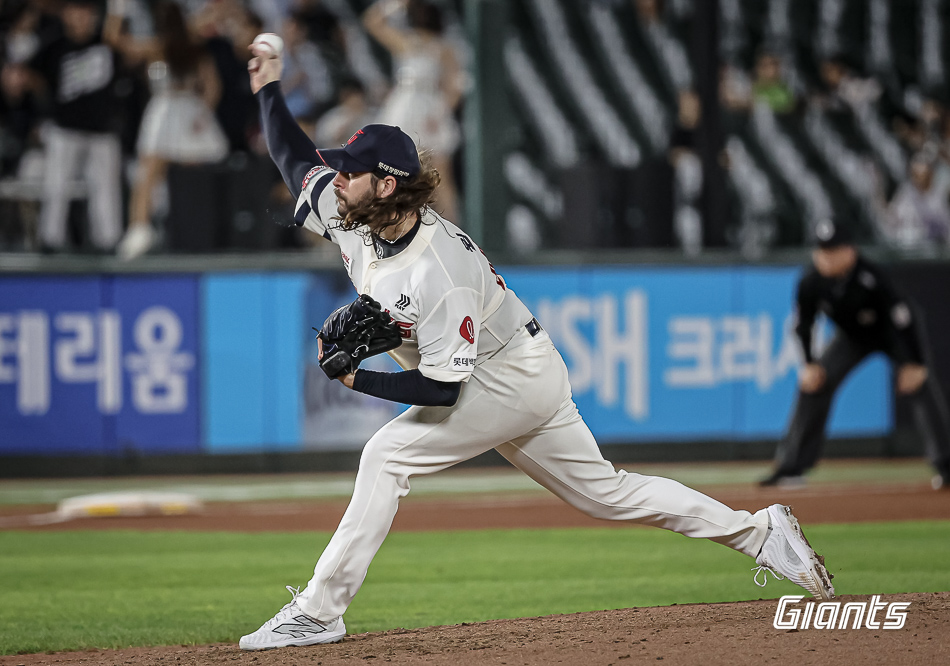 롯데 투수 윌커슨은 4일 사직구장에서 열린 '2024 신한 SOL Bank KBO 리그' KT와 팀 간 14차전 경기에서 선발 등판했다. 경기 중반 KT 타선에 난타당하며 5⅓이닝 4실점을 기록했다. 롯데 자이언츠