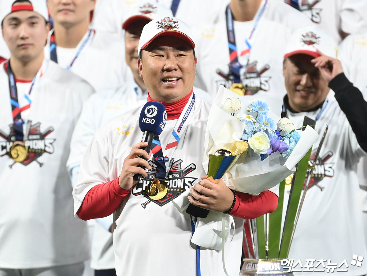 KIA는 우승 직후 이범호 감독과 3년 26억원 규모 재계약을 체결하며 왕조 구축에 관한 의지를 보였다. 엑스포츠뉴스 DB