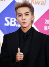 '열애설+파티' 송민호, 궁지 몰렸다…"부실복무 5배 가산업무 가능" 출근조작 ★ 사례 [종합]