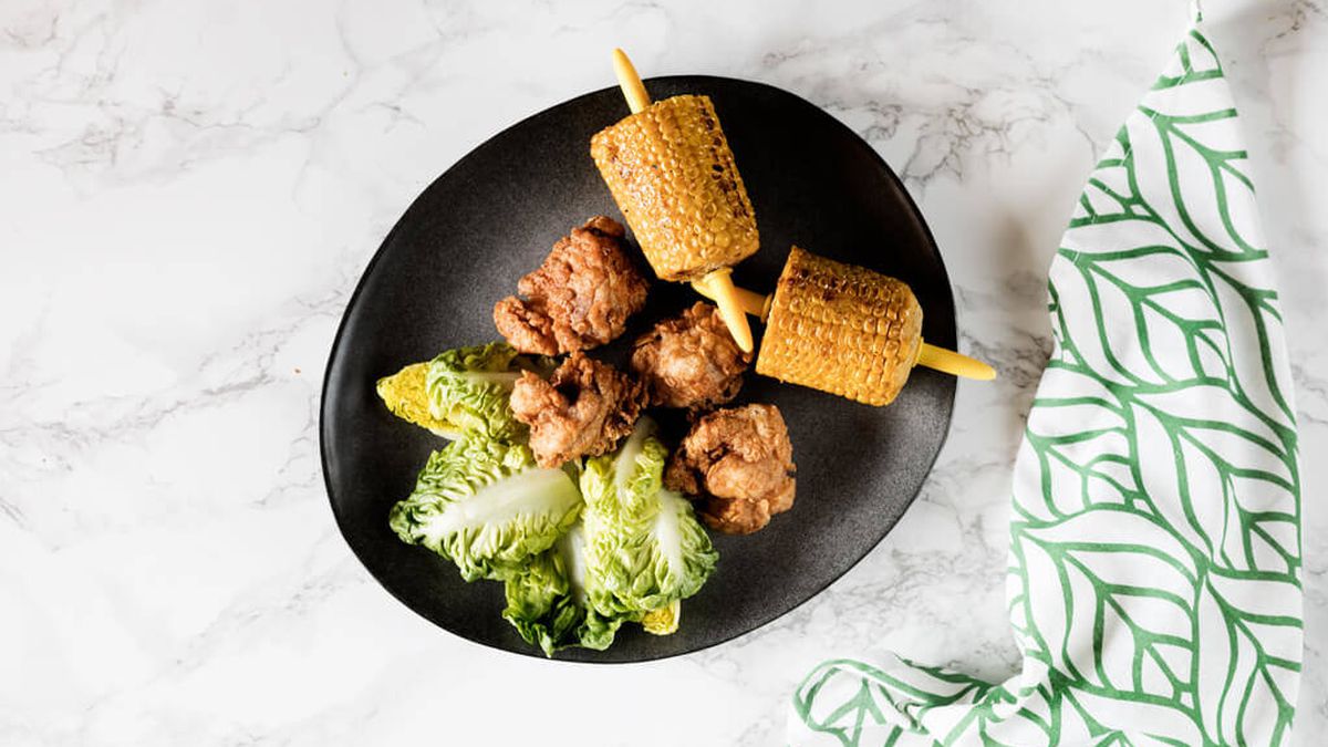 Pollo frito con mazorcas de maíz, 'fast food' sin salir de casa