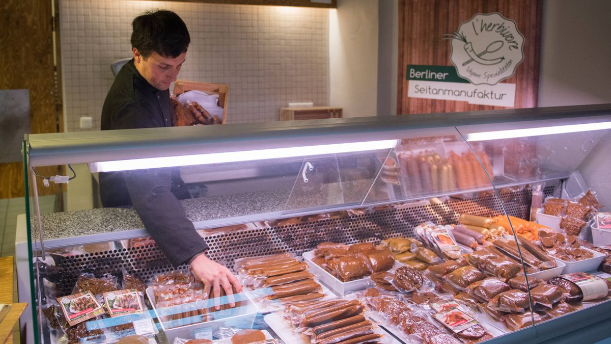 ¿Se puede llamar "salchicha" o "bistec" a un producto vegetal? Esto piensa la UE