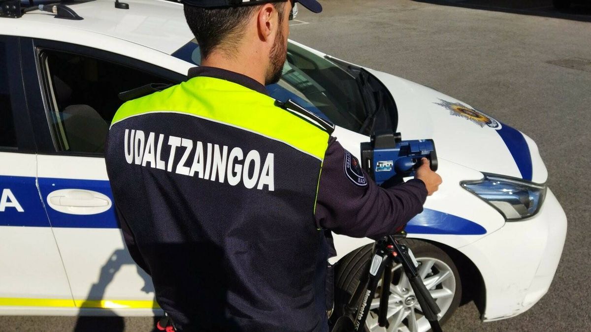 Detenido en Basauri (Vizcaya) por amenazar con una pistola a un hombre que le recriminó su conducción