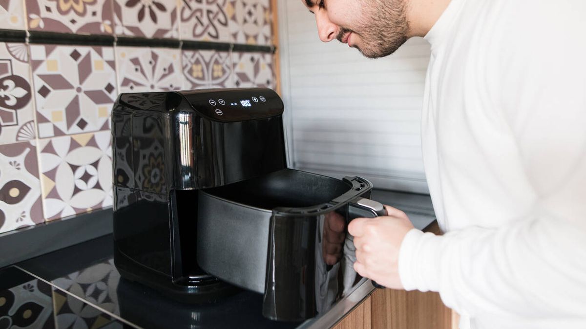 Estos son los tres alimentos que no deberías cocinar con una 'air fryer'