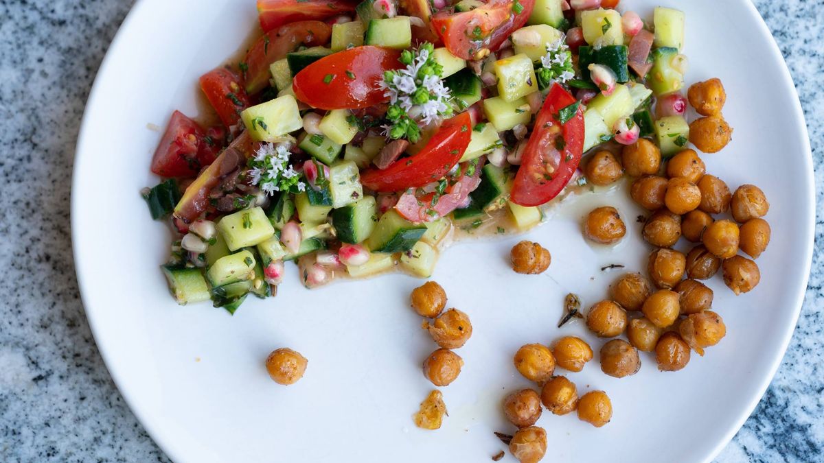 La ensalada de pasta y garbanzos más sana que te puedes imaginar