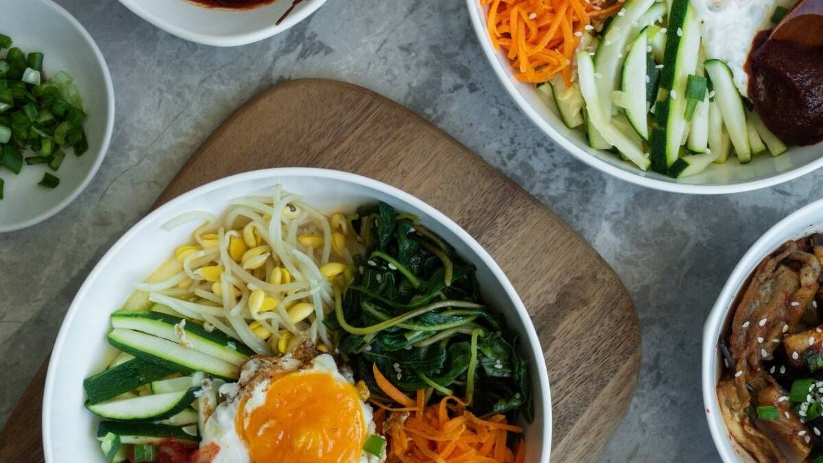 Cómo preparar Bibimbap, el plato coreano que se ha vuelto viral