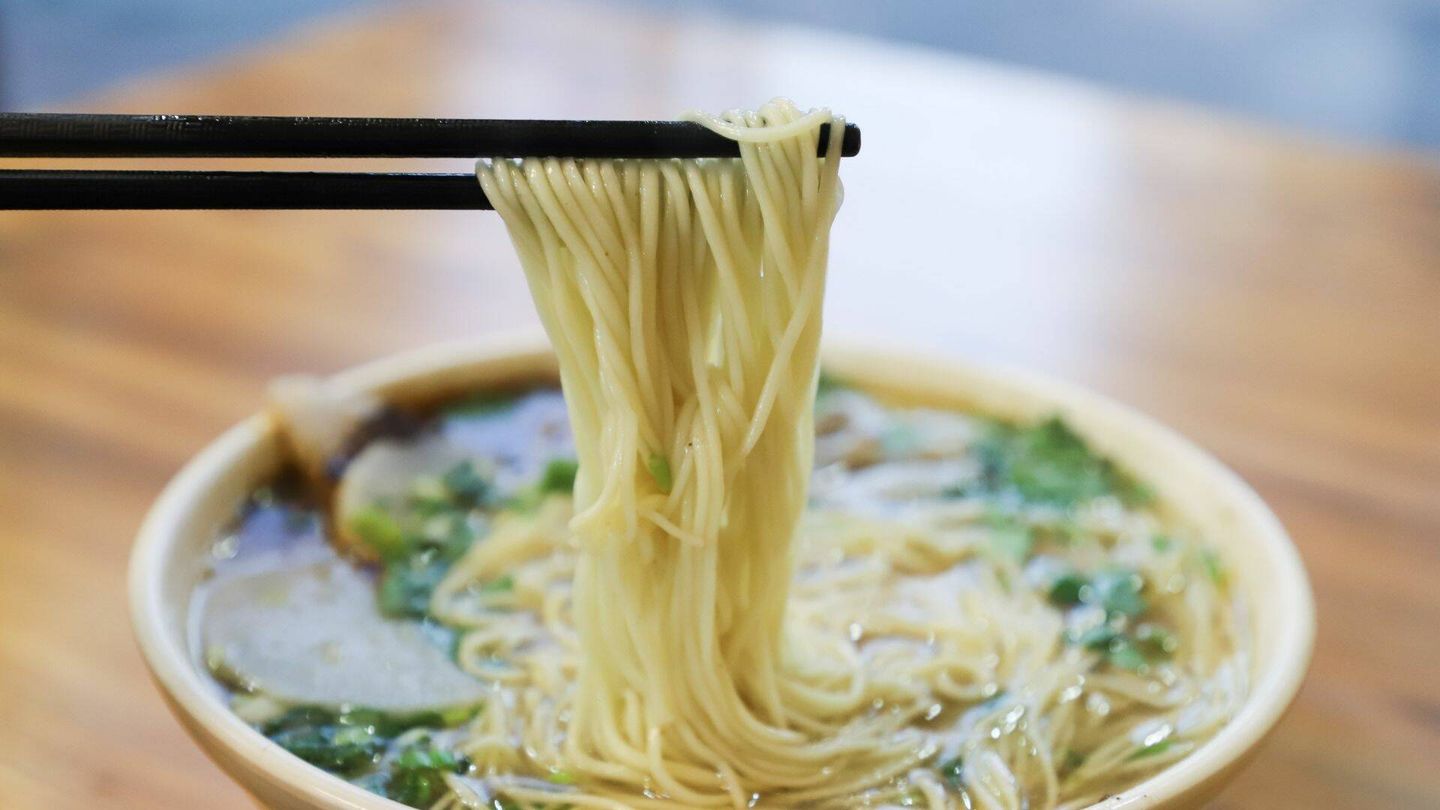 Los noodles le dan un toque asiático que nos encanta (Lan Yao/Pexels)