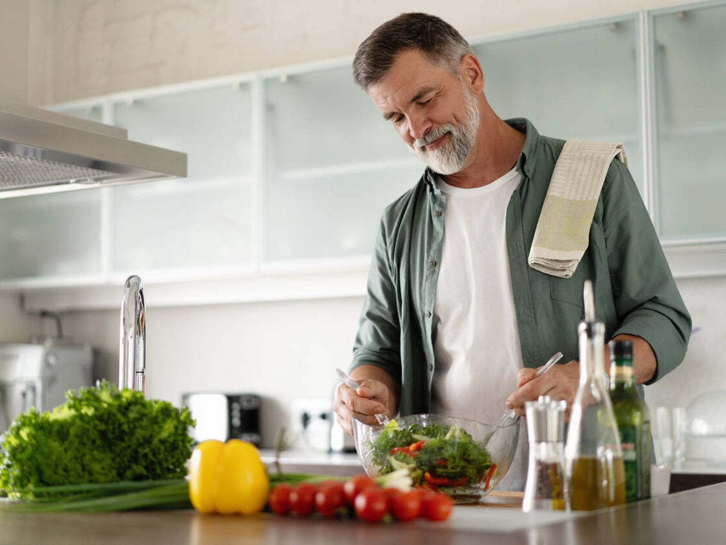 Por encima de todo, la dieta es el factor que más influye en los niveles de colesterol LDL. (iStock)