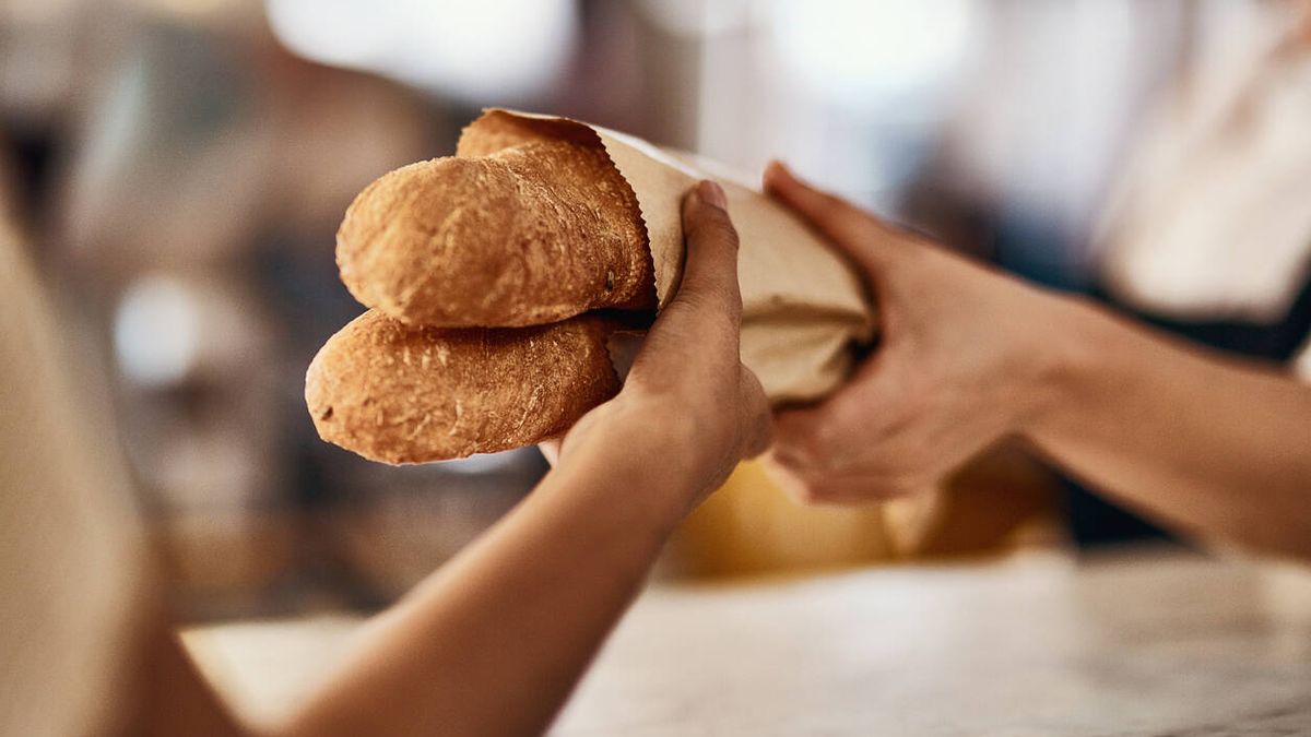 El error frecuente al comprar el pan que provoca que se ponga duro antes de tiempo