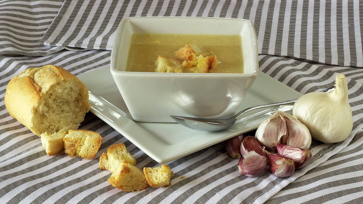 Así es la receta de la sopa de ajos tradicional leonesa para mantenernos calientes este otoño