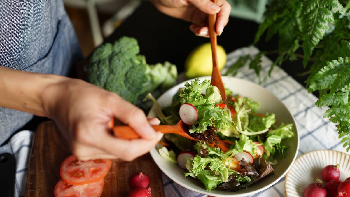 ¿Las verduras crudas pueden ayudarnos a adelgazar? Esto es lo que dice la ciencia