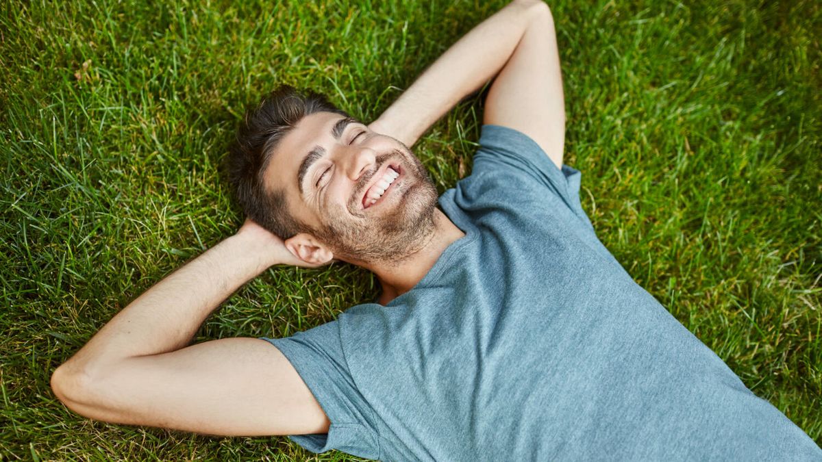 Este es el secreto de la gente feliz: un ritual de paz mental y alegría natural