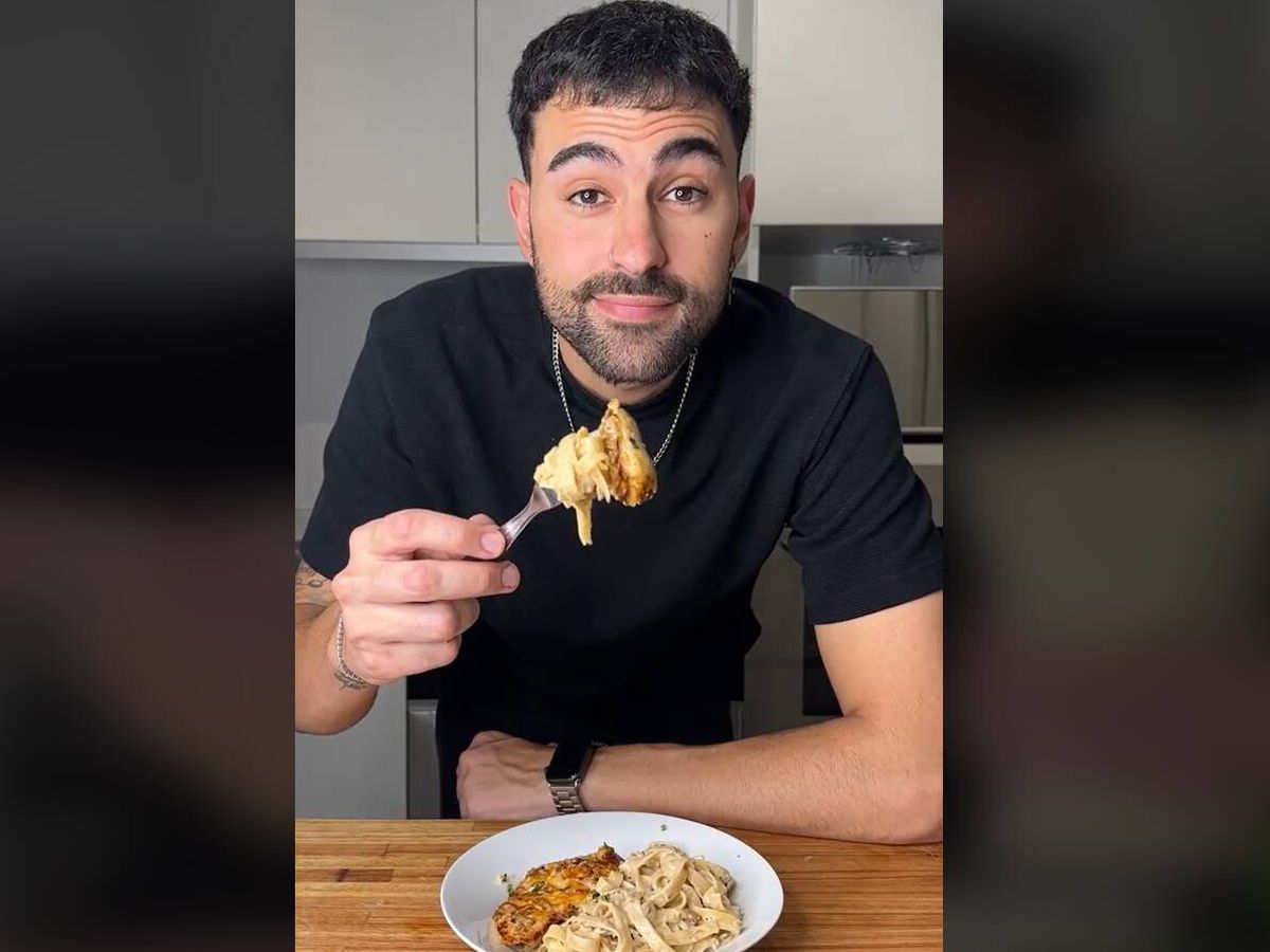 Foto: Así se realiza una pasta con pollo cremosa sin recurrir a la crema (TikTok/@lasrecetasdesimon)