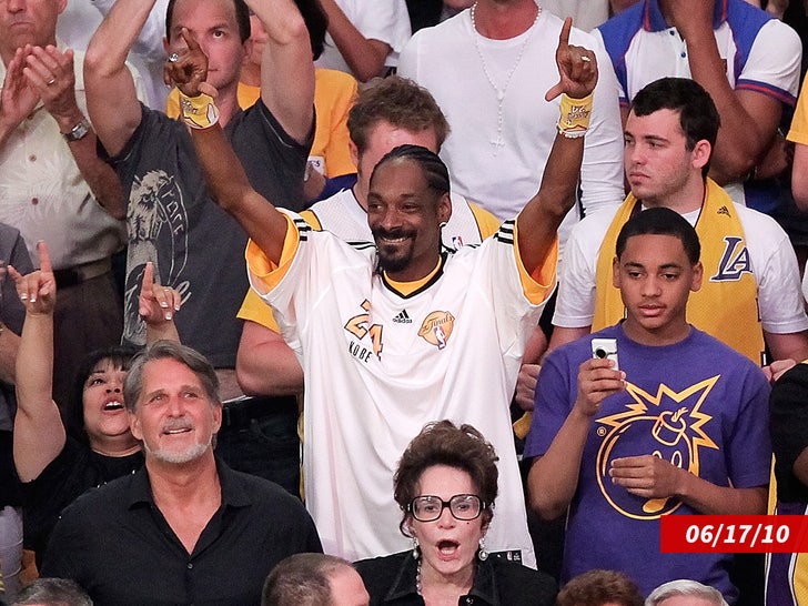 snoop dogg lakers sub