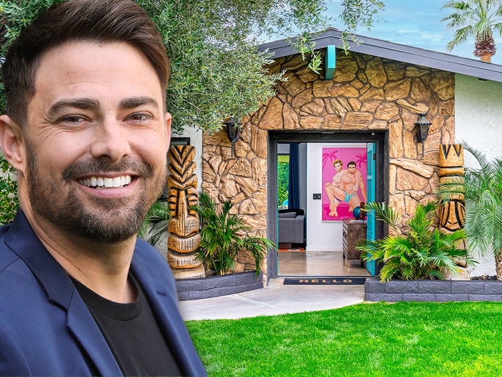 Jonathan Bennett -- Lists Palm Springs Mai Tai Manor Home