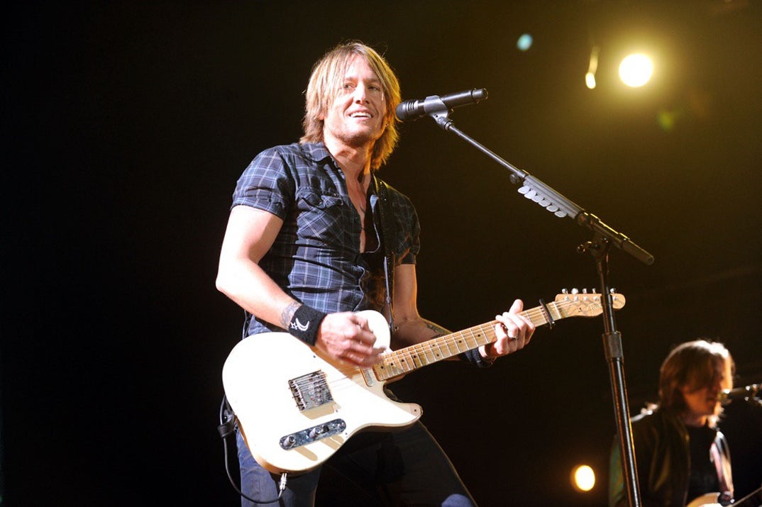 Keith Urban made his 2010 Stagecoach debut as a headliner alongside Toby Keith. Urban's live performances included 