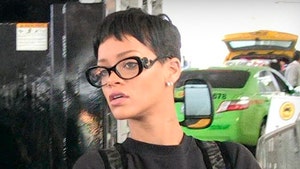 0813-rihanna-tmz-01