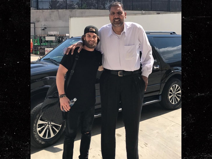 Bryce Harper Gets Uber Ride from -Foot GIANT :: 0920-bryce-harper-aurangzeb-khan-instagram-1