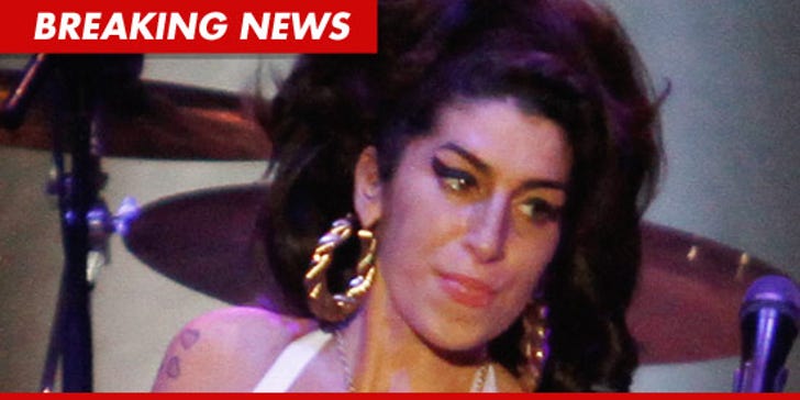 Coroner Amy Winehouse Drank Herself to Death :: 1025-amy-winehouse-bn-01