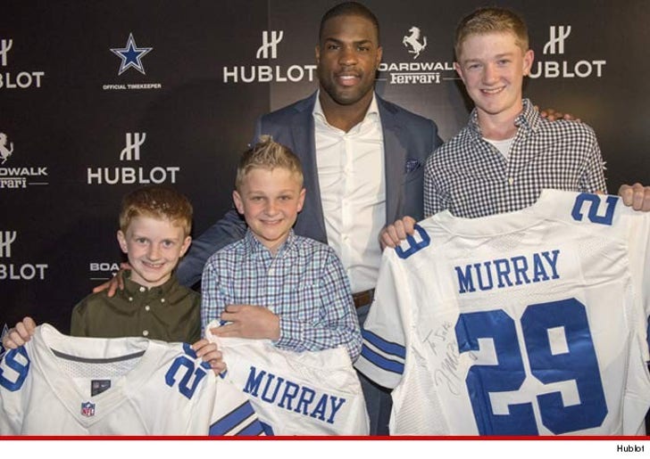 Cowboys' DeMarco Murray -- Surprises Texas Family After Tragic House :: 0211-demarco-murray-hublot-4