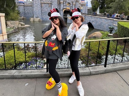 0319-Vanessa-Hudgens-Sarah-Hyland-Disneyland-PRIMARY