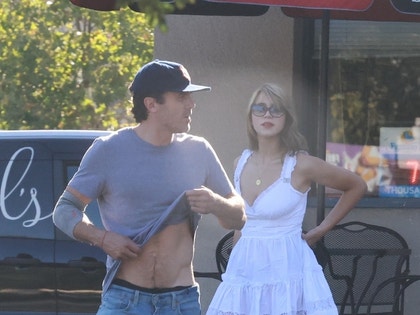 Casey Affleck Caylee Cowan malibu together photos 0