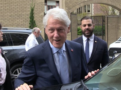 051118_bill_clinton_sax_primary