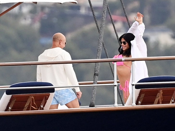 0516-Jef-Bezos-Lauren-Sanchez-Yacht-Koru-Mallorca-Spain-photos-primary-2