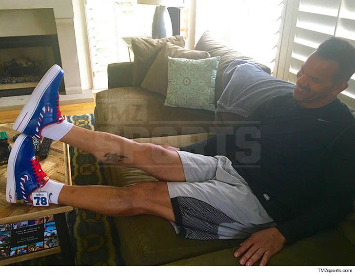 Hall Of Famer Andre Reed -- Showin' Love For Bruce :: 0914-andre-reed-nike-tmz-sports-3