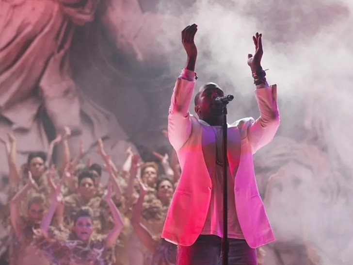 Kanye West -- Live Performance Photos