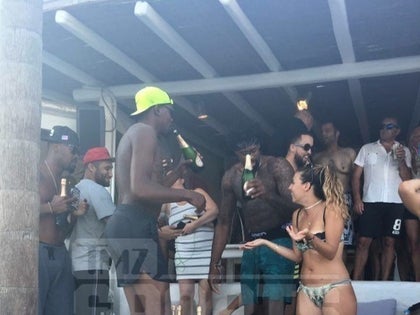 kevin_durant_deandre_jordan_party_tmz_exclu09