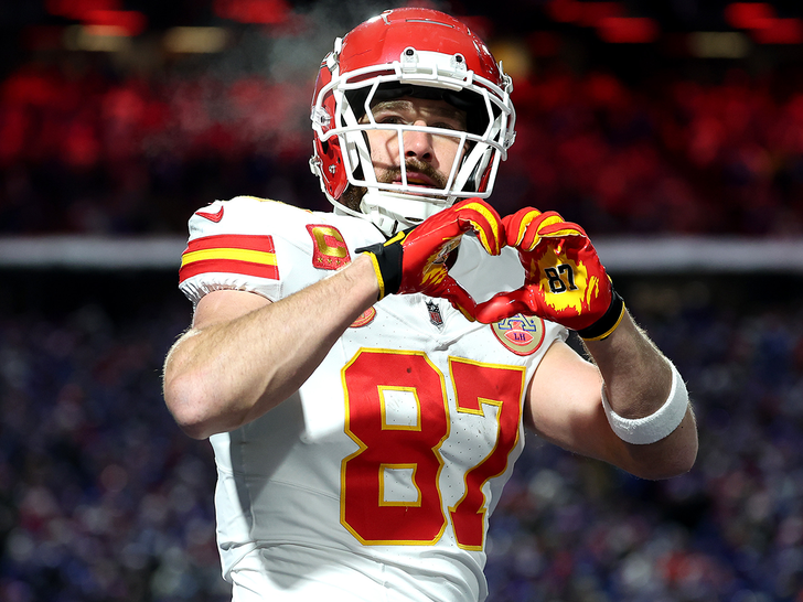 travis kelce heart