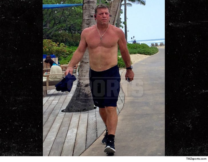 Troy Aikman -- INSANE PHYSIQUE Check Out My -Pack PHOTOS :: 0324-troy-aikman-buff-tmz-sports-6