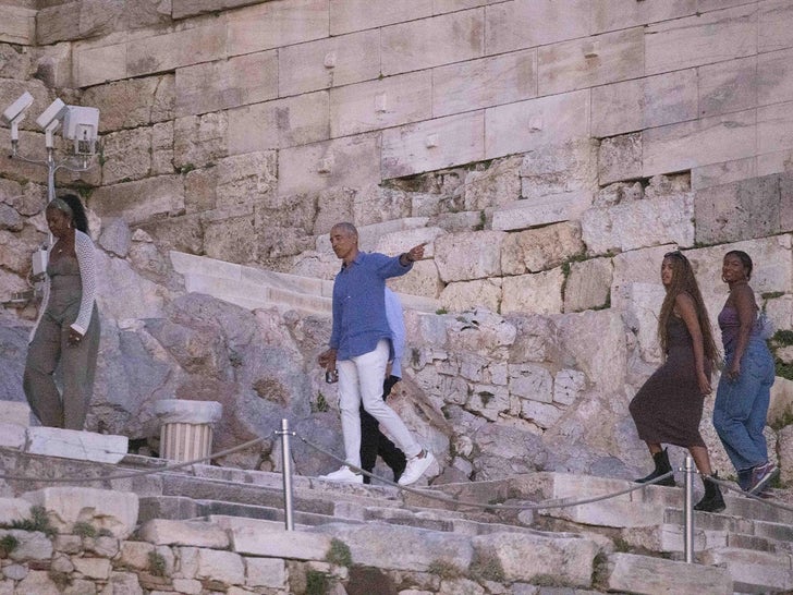 0621-Obamas-at-the-Acropolis-in-Athens-Sub1