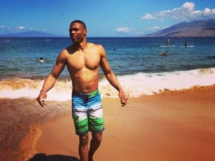 0523_russell_westbrook_shirtless06