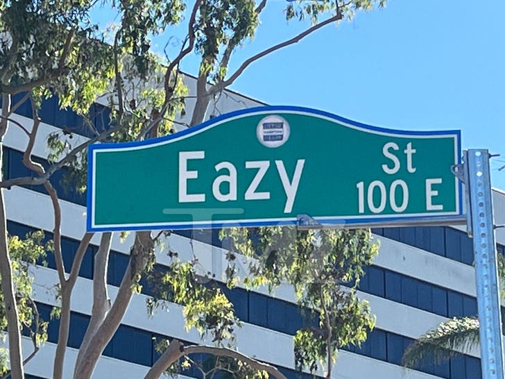 1122 easy street sign tmz wm 2