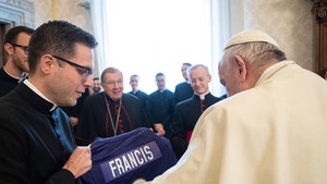 1204-pope-francis-ravens-insta-01